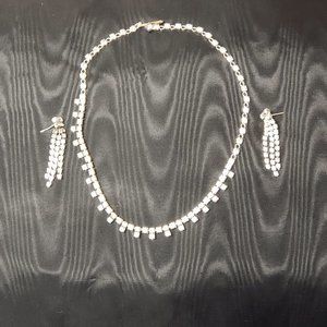 🍁Dainty Cubic Zirconia Necklace w/ Matching Earrings.